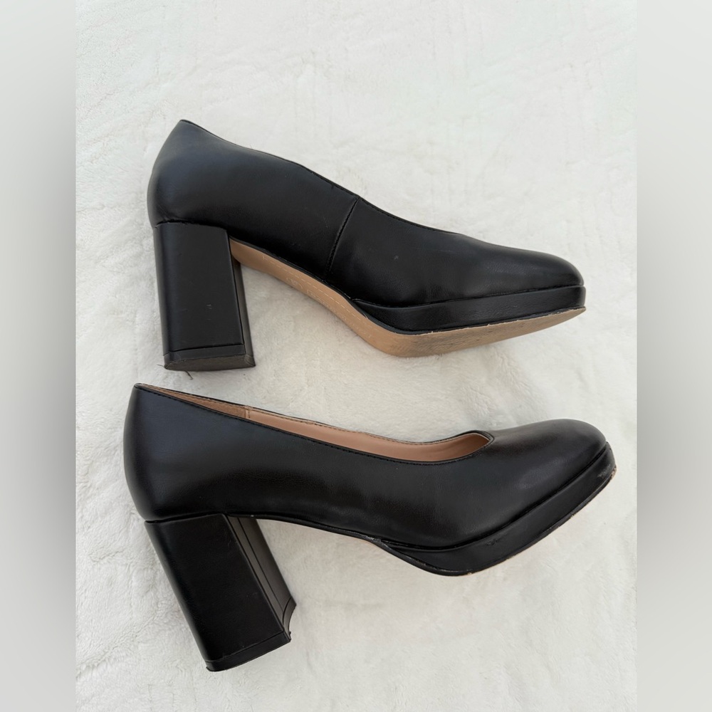 Bandolino Chunky Heels Size 5.5